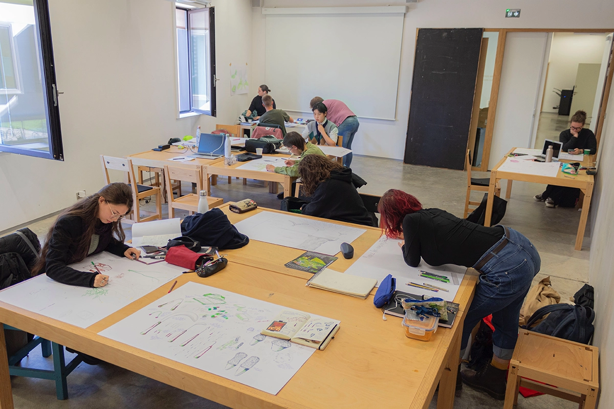 Studio_echelle_un_Plantule_Chloe_Guillemart_Emma_Gitzinger_ESCH22%2816%29_result_result